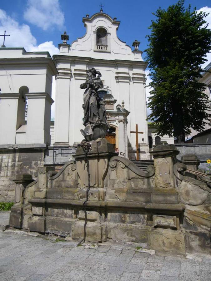 Near St. Anthony Apartment Lviv Exterior photo